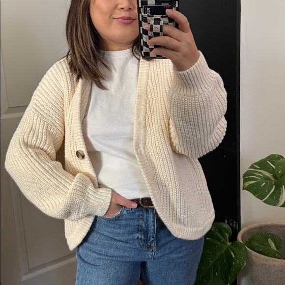 Madewell Shirttail Cardigan Sweater in Antique Cream. M - Picture 8 of 9